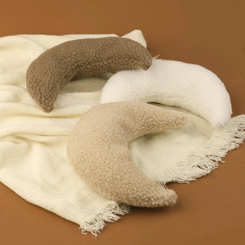 Moon-Shaped Baby Posing Pillow – Soft Plush Newborn Photography Prop for 0–12 Months