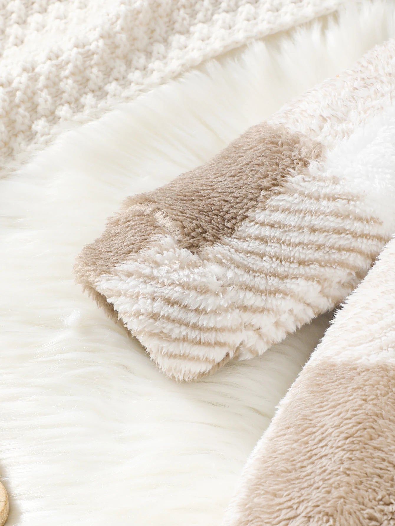 Baby Plaid Hooded Romper – Warm Winter Jumpsuit for Boys & Girls (3–24 Months)